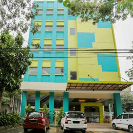 Reddoorz Plus Near Pantai Losari Макасар Екстериор снимка