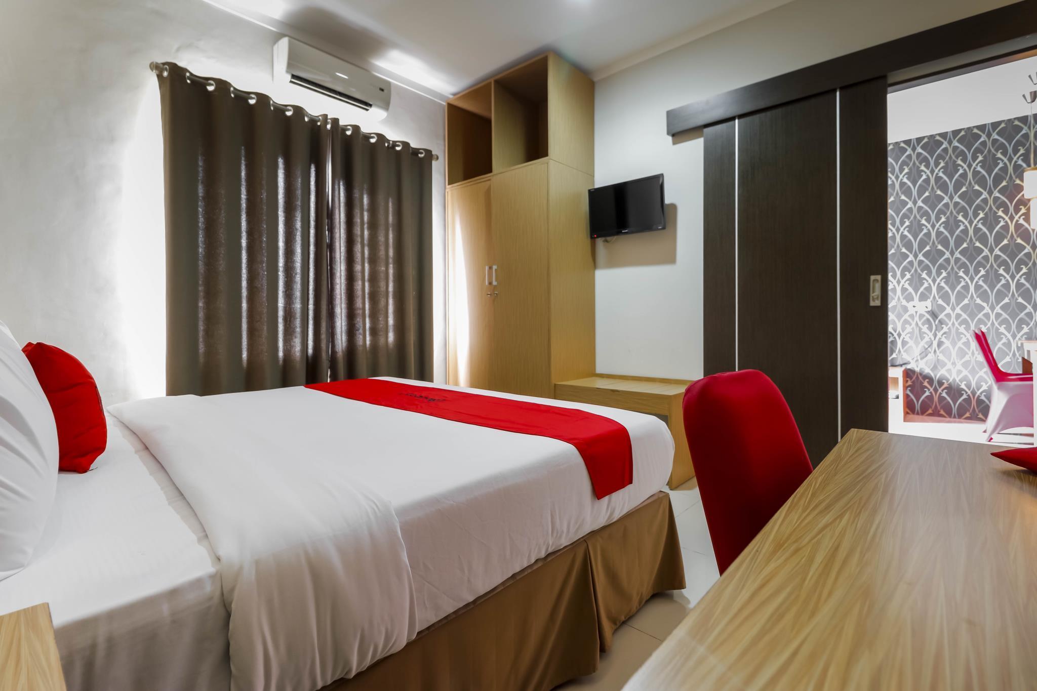 Reddoorz Plus Near Pantai Losari Макасар Екстериор снимка
