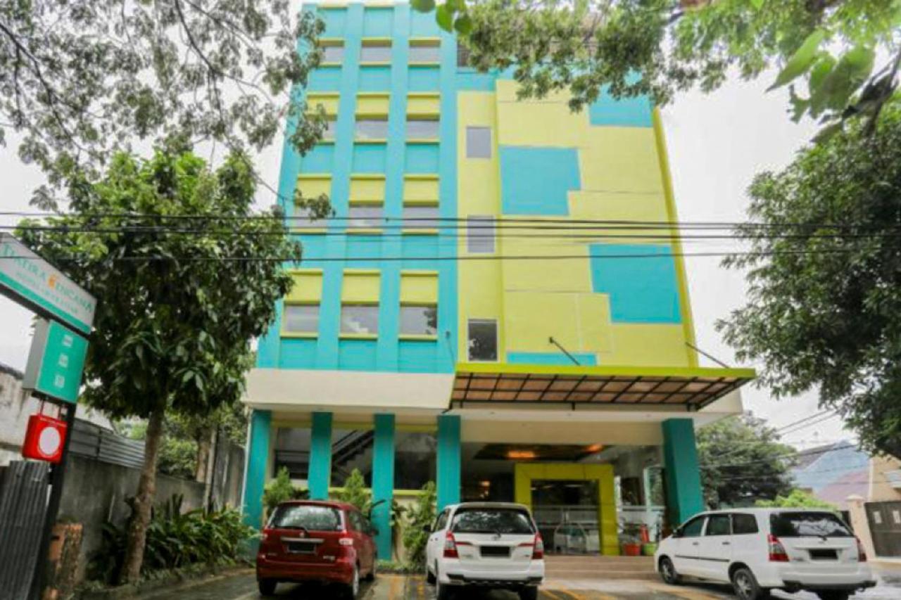Reddoorz Plus Near Pantai Losari Макасар Екстериор снимка