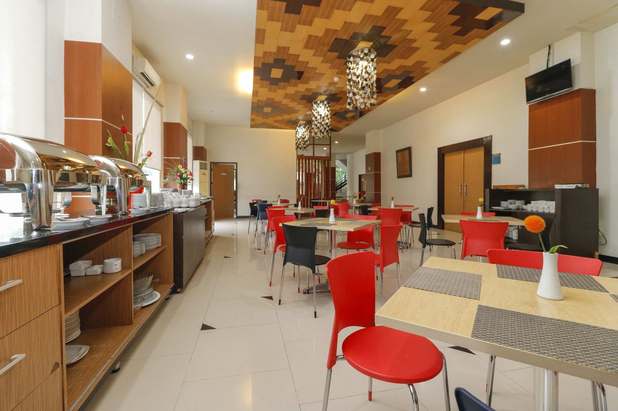 Reddoorz Plus Near Pantai Losari Макасар Екстериор снимка