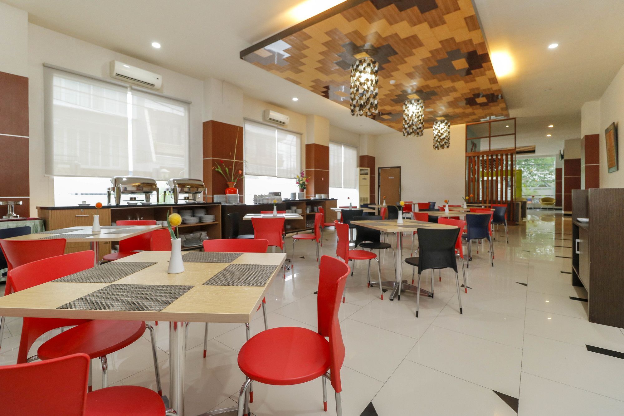 Reddoorz Plus Near Pantai Losari Макасар Екстериор снимка
