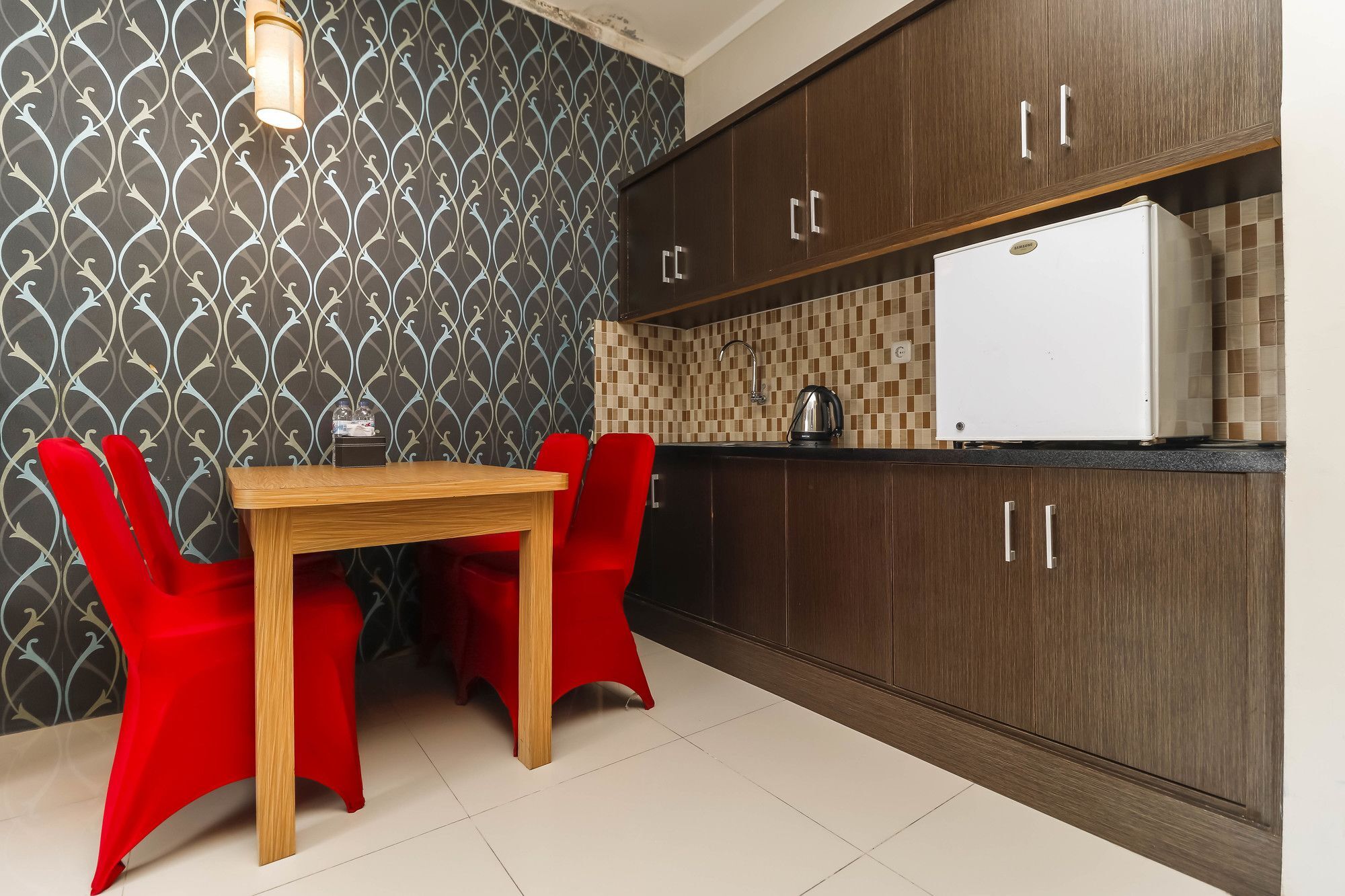 Reddoorz Plus Near Pantai Losari Макасар Екстериор снимка
