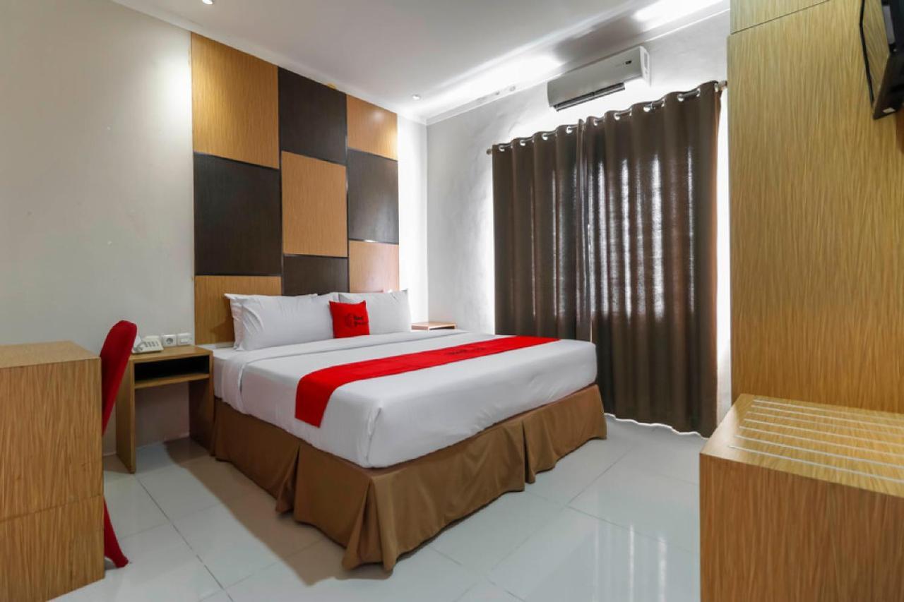 Reddoorz Plus Near Pantai Losari Макасар Екстериор снимка