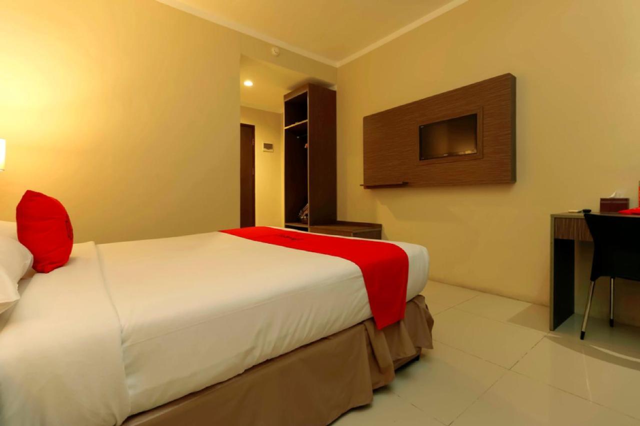 Reddoorz Plus Near Pantai Losari Макасар Екстериор снимка