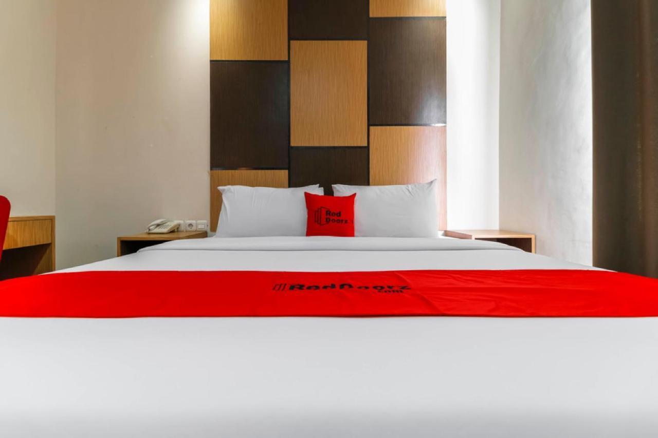 Reddoorz Plus Near Pantai Losari Макасар Екстериор снимка